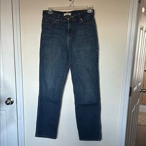 LEVI’S Perfectly Slimming Straight 512 Jeans